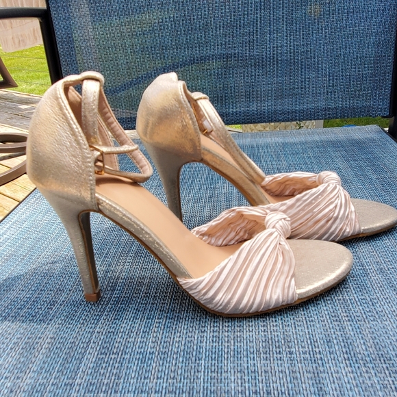 Bow Knot Shimmery Champagne Dress Pumps / Heels w Open Toe - Picture 4 of 9